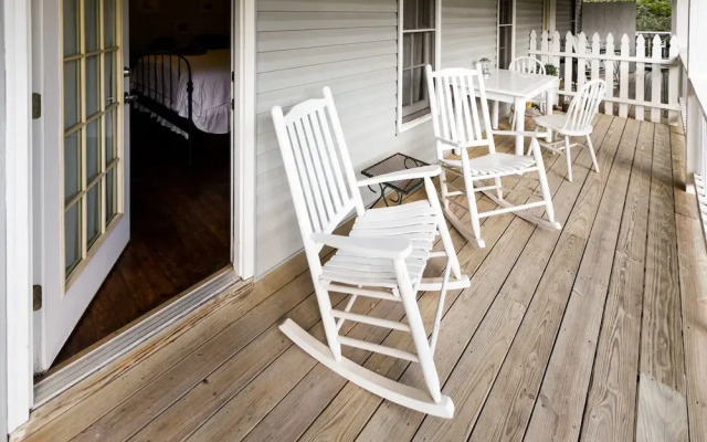 Equinox Inn at Canyon Lake