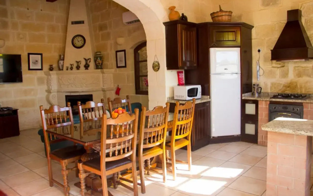 Villayana Gozitan Farmhouse with pool