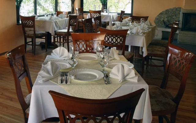 White House Family Hotel