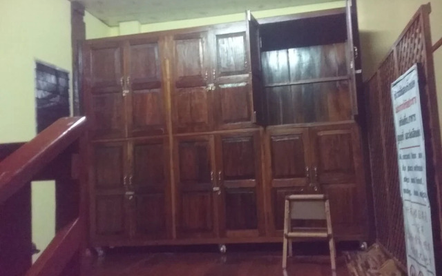 Arunrat GuestHouse - Hostel