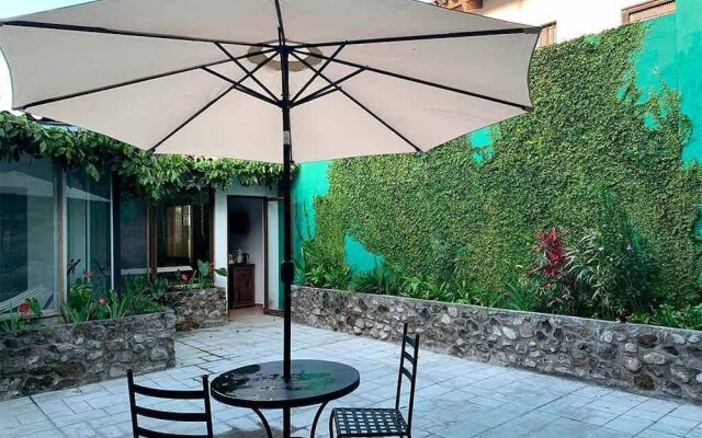 Casita Escondida