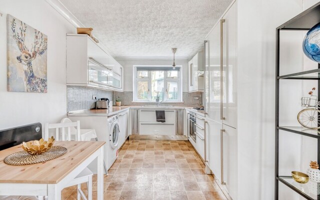 Spacious 3 Bedroom Garden House