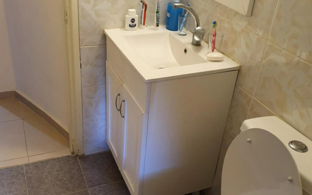 3 Stairs Only to Cozy Flat on Hillel st