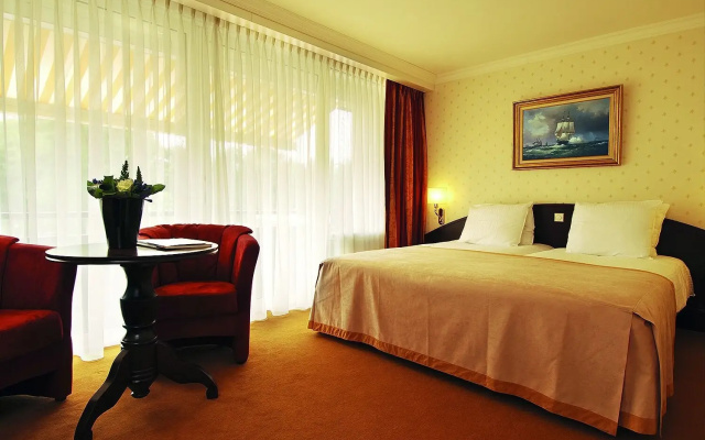 Fletcher Familiehotel De Hunzebergen