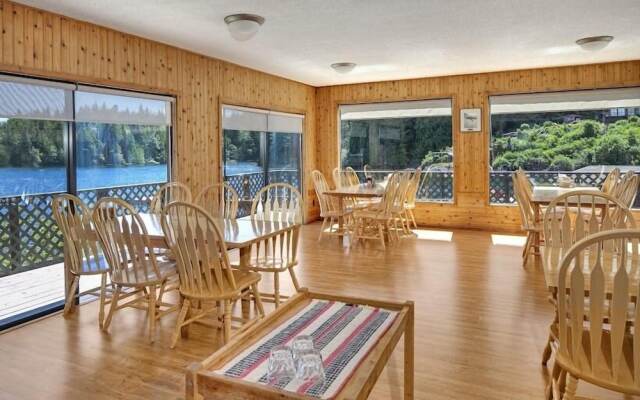 Nootka Island Lodge