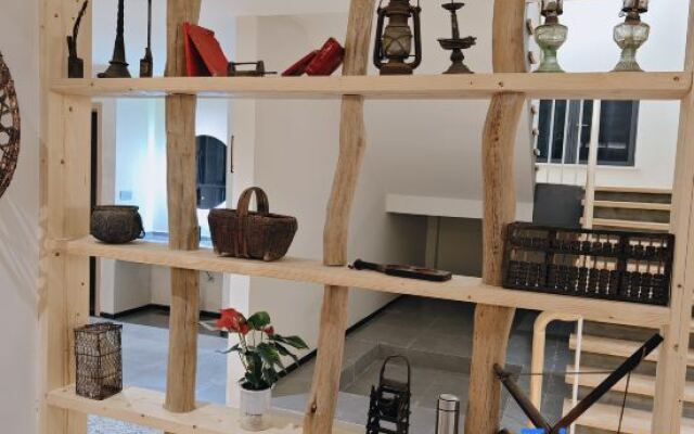Xiaqing Canyon Creekside Homestay