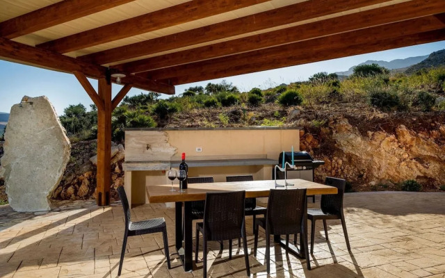 Villa in Sicily Near Guidaloca Bay