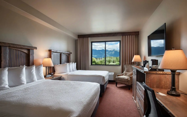 Glacier International Lodge