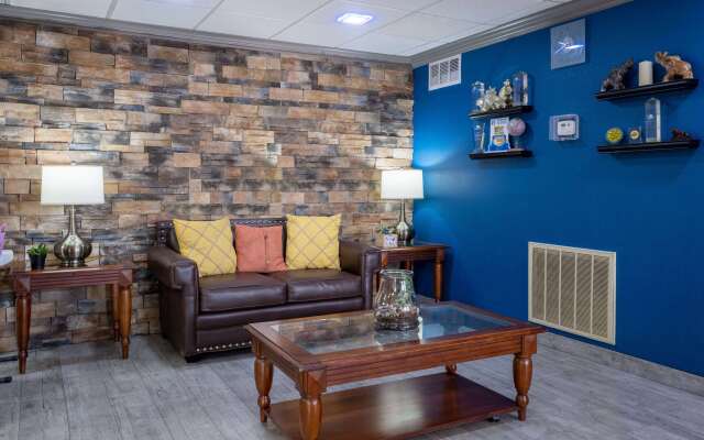 Days Inn & Suites by Wyndham Commerce