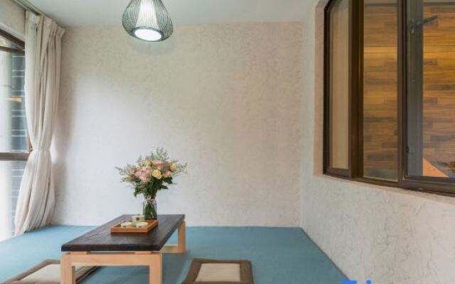 Lijiang Xiangyu Light Luxury Snow Mountain Holiday Villa