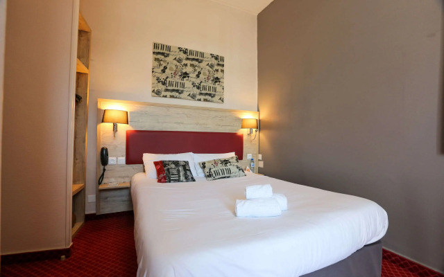 Brit Hotel Bleu Nuit