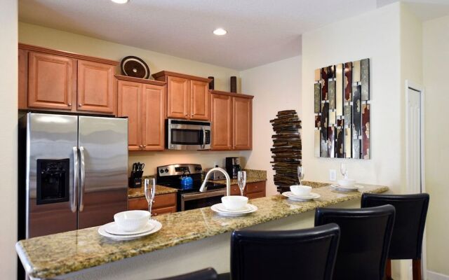 Paradise Palms 8951