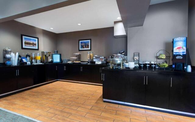 The Armada Inn & Suites Glendale Heights