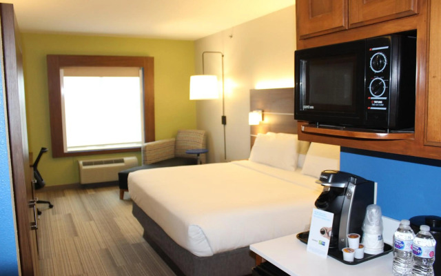 Holiday Inn Express & Suites Mansfield by IHG