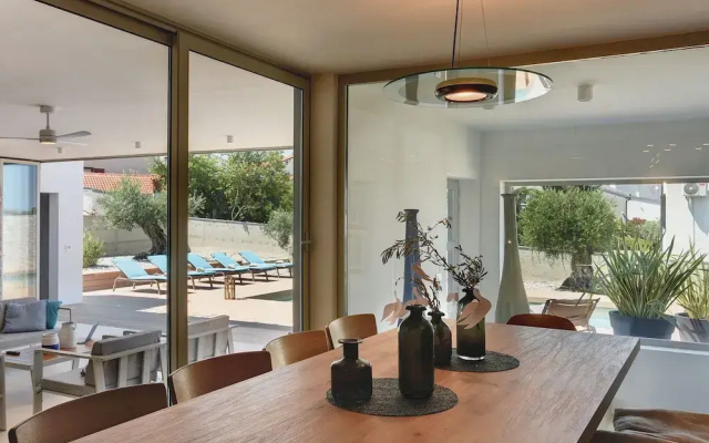 Villa in Stinjan With Pool and Sea View