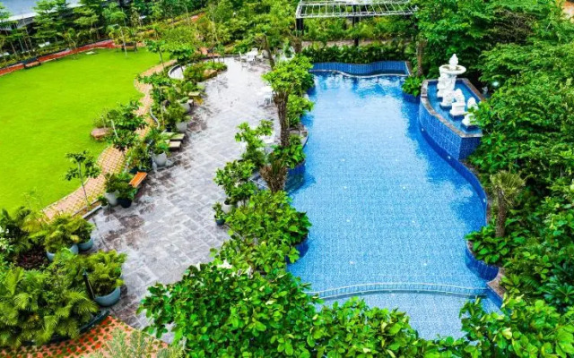 Mayfair Oasis Resort & Convention