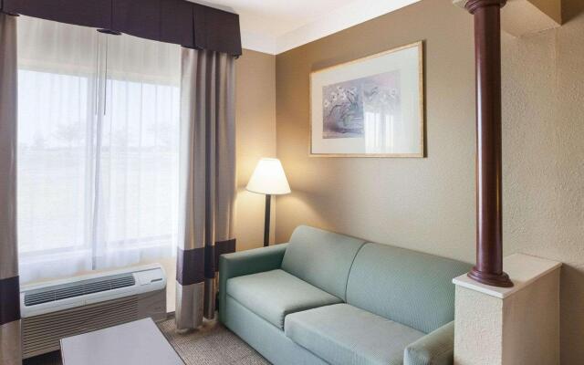 Comfort Suites Plainview