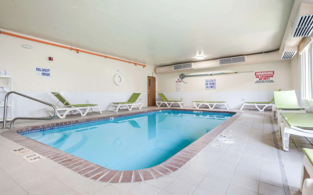 Quality Inn & Suites Omaha Chalco