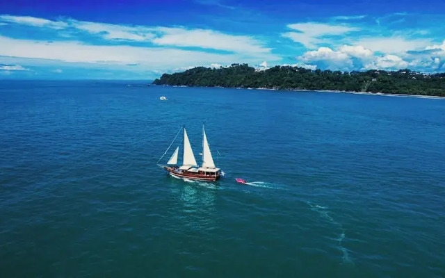 Los Angeles Hotel & Resort