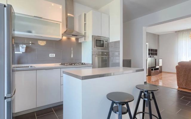 Rovere Pula in Pula With 2 Bedrooms and 1 5 Bathrooms