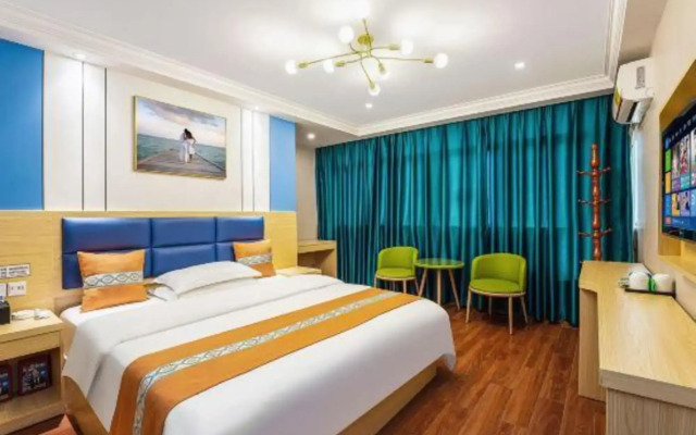 NATURE HOTEL (Yuehu Park North Subway Station Changsha University Store)