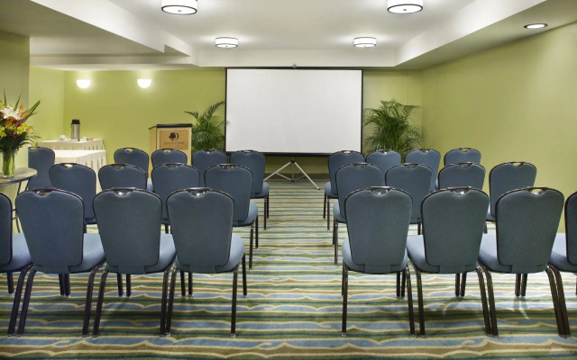 DoubleTree by Hilton Hotel Alana - Waikiki Beach