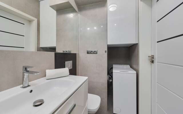Modern Studio Gwiazdzista by Renters