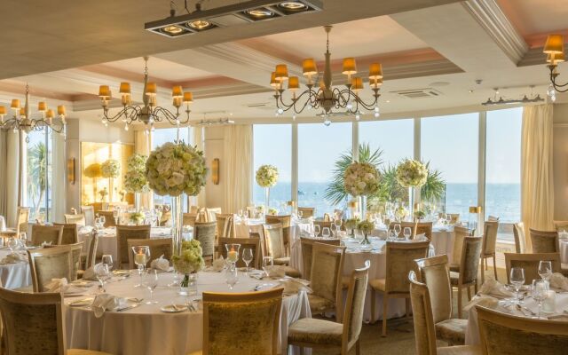 Roslin Beach Hotel