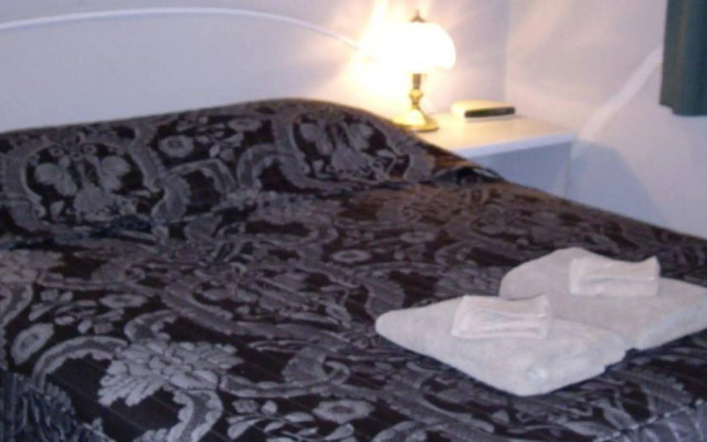 Estelle Kramer Motor Inn