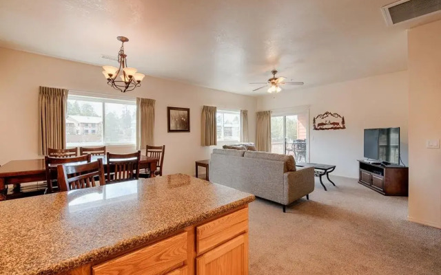 Canyon Plaza Premier Studio and Apartments