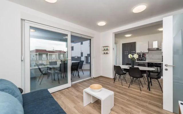 Pool Apartments Banta B