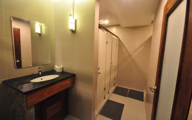 Hive Hostel - Adults Only