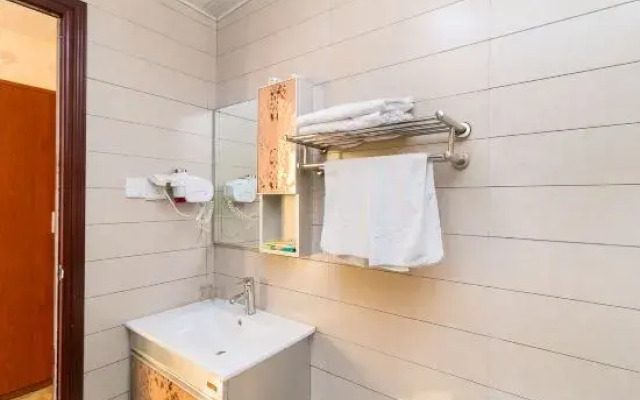 Junhao Business Motel