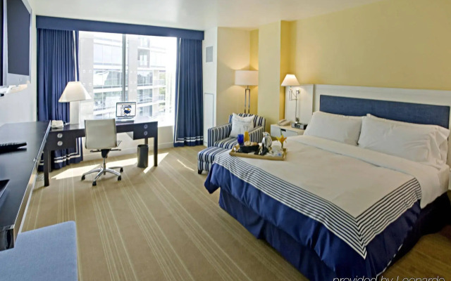 University Plaza Waterfront Hotel