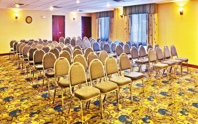 Holiday Inn Express & Suites Ponca City by IHG