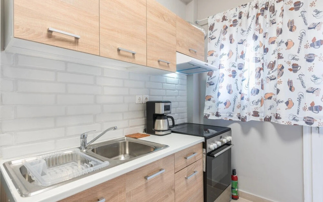 Modern City Apartment by Cloudkeys