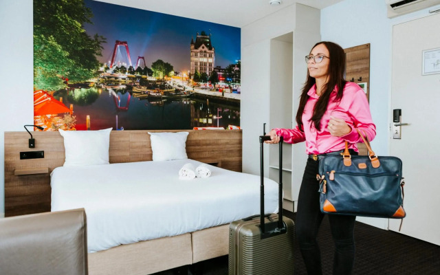 Rotterdam Teleport Hotel