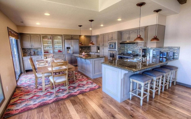 Epiphany 5 Bedroom Home by RedAwning