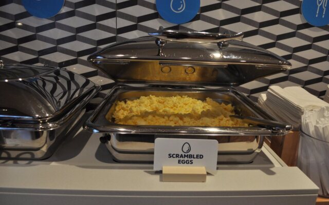 Holiday Inn Express Hotel & Suites Calgary S-Macleod Trail S by IHG