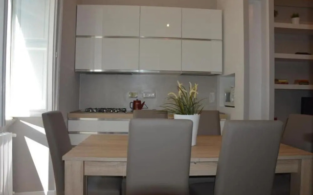 Luxury Three Bedroom Flat in Rome Center