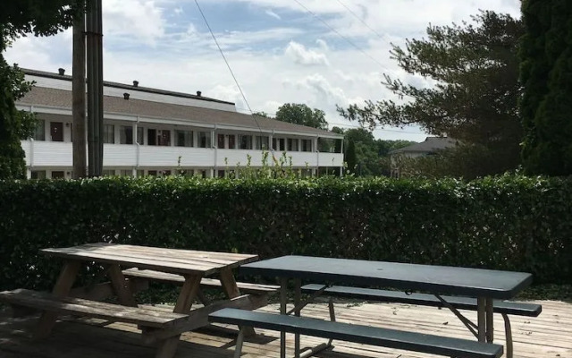 Ambassador Inn And Suites