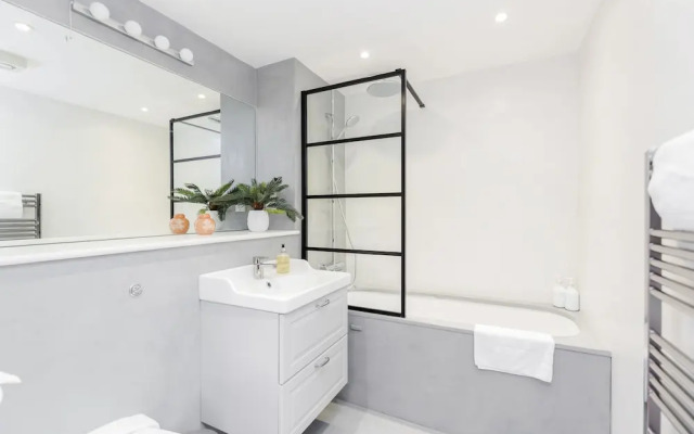 The Bateman's Shoreditch 2 Bed Flat by BaseToGo