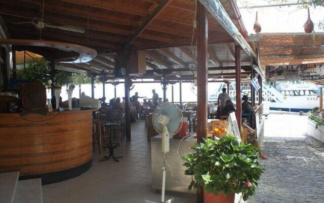 Paralia Rooms