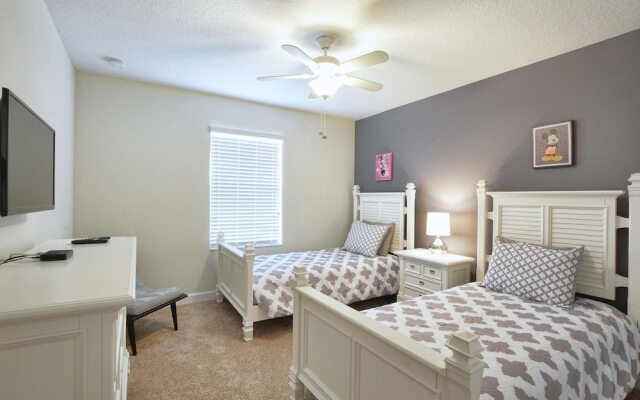 Storey Lake 4 Bedroom Townhome w Splashpool - 1619ST