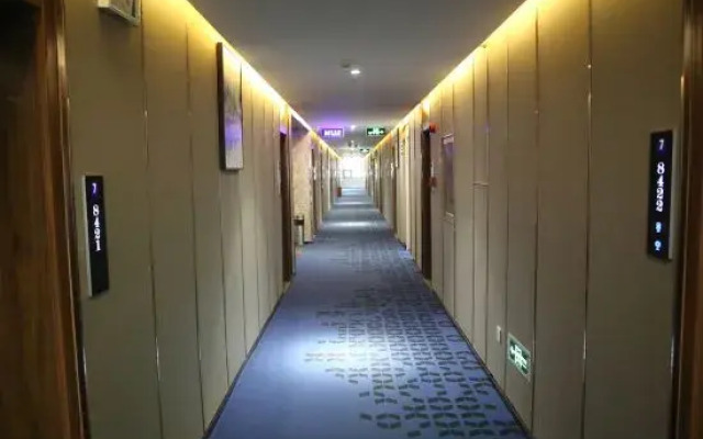 7 Days Premium Hotel (Zhumadian Tianzhong Mountain Avenue)