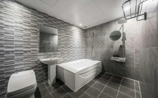 Almond Hotel Busan Gupo