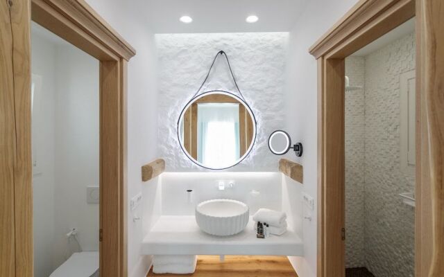 Majo Suites Hotel