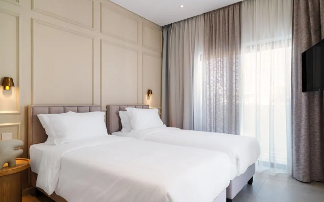 LIV Mackenzie Beach Suites