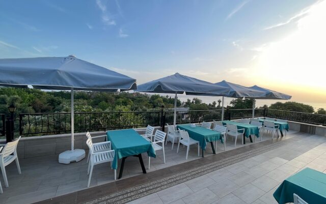 Beachway Hotel Side