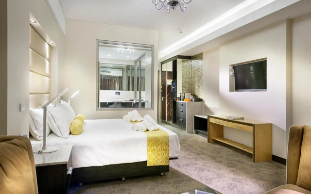 Swan River Hotel